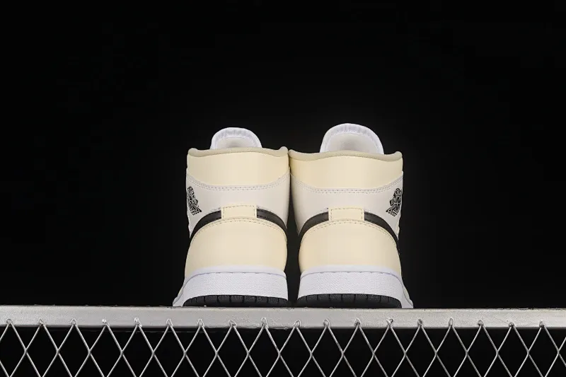 All categories Air Jordan Jordan series basketball shoes Air Jordan 1 Mid G version pure original Air Jordan 1 Mid AJ1 Joe 1 milk white coconut milk China basketball shoes BQ6472-121